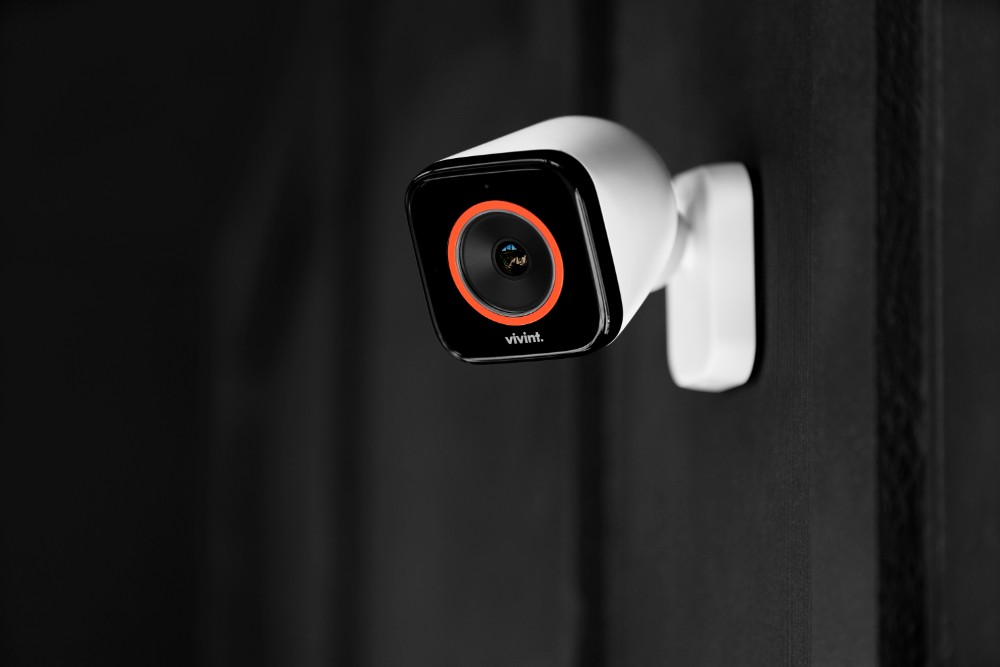 vivint-outdoor-camera-pro-black-house